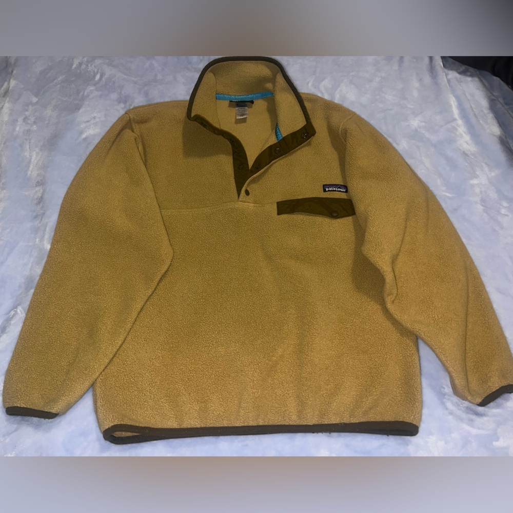 * SOLD* Patagonia Men's Tan Fleece pullover